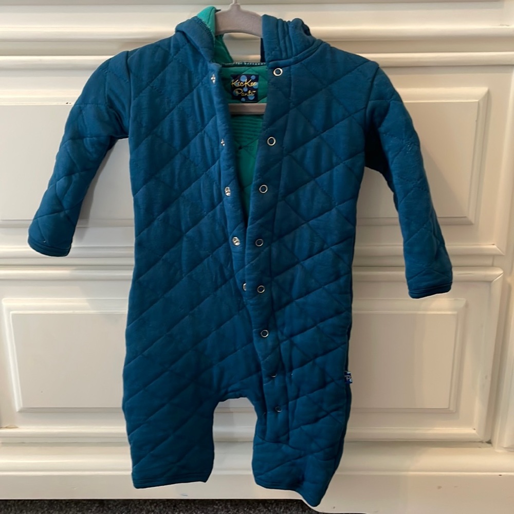 Warm body suit with hood. Great for cold weather, will keep baby very warm!